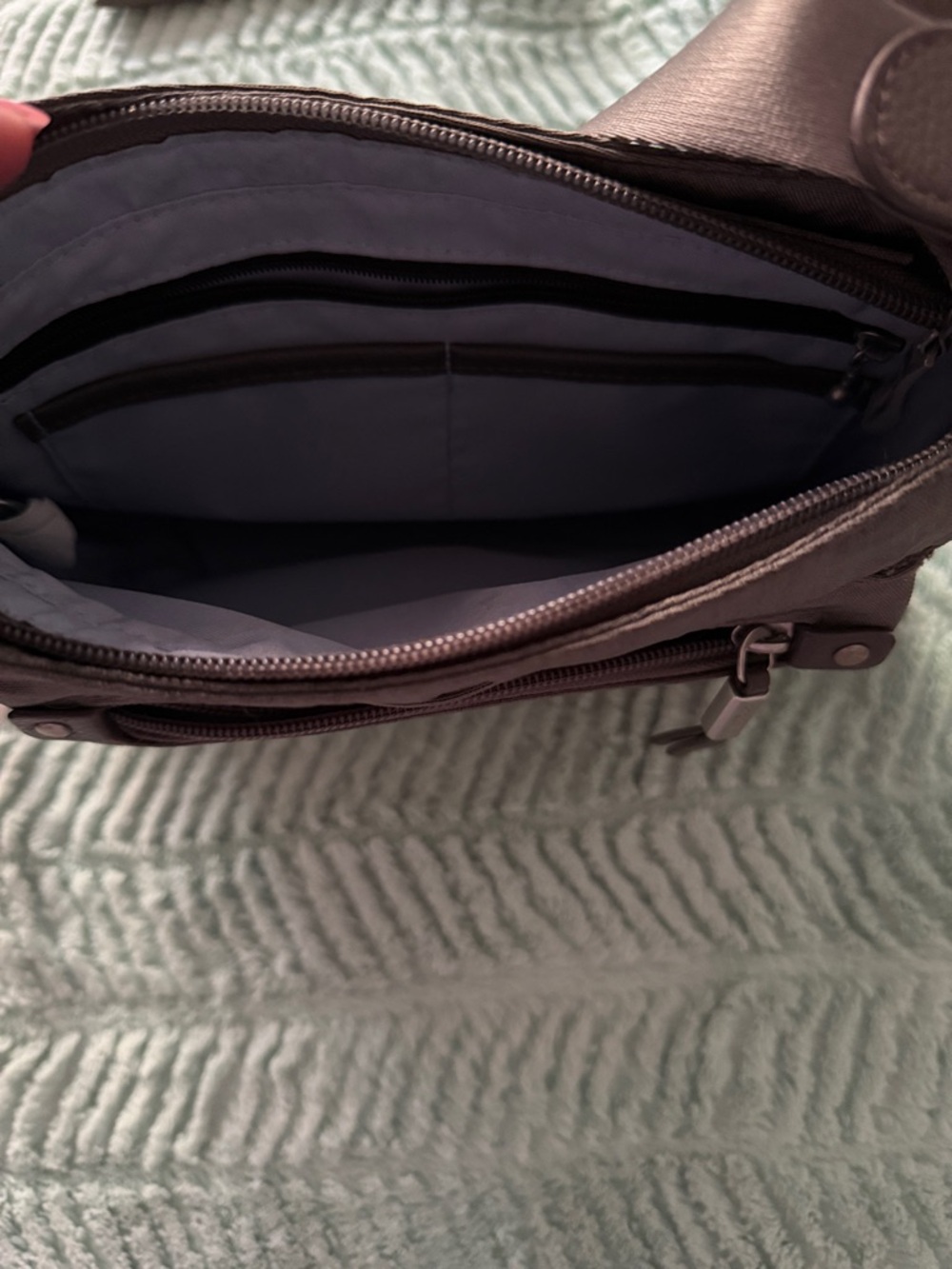 Baggallini Uptown Crossbody bag w/ Wristlet - Picture 4 of 6